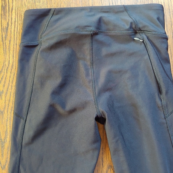 Under Armour Compression Black and Blue Cropped Leggings Size Women's Small - Picture 5 of 10